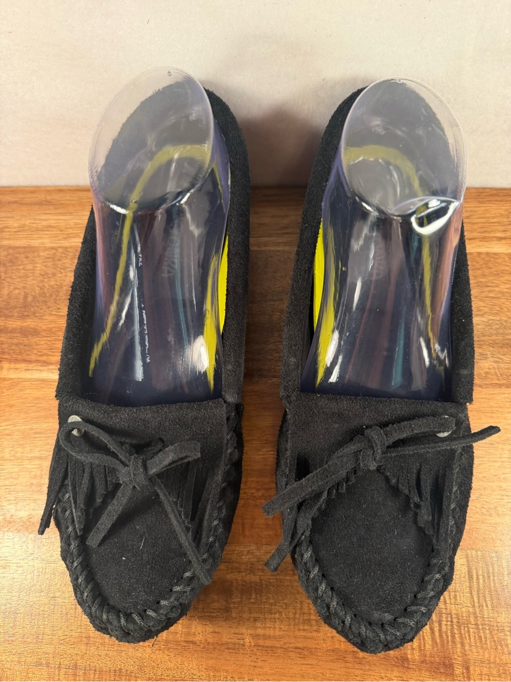 Minnetonka Kitty Plus Hard Sole Moccasins in Black Suede Size 8